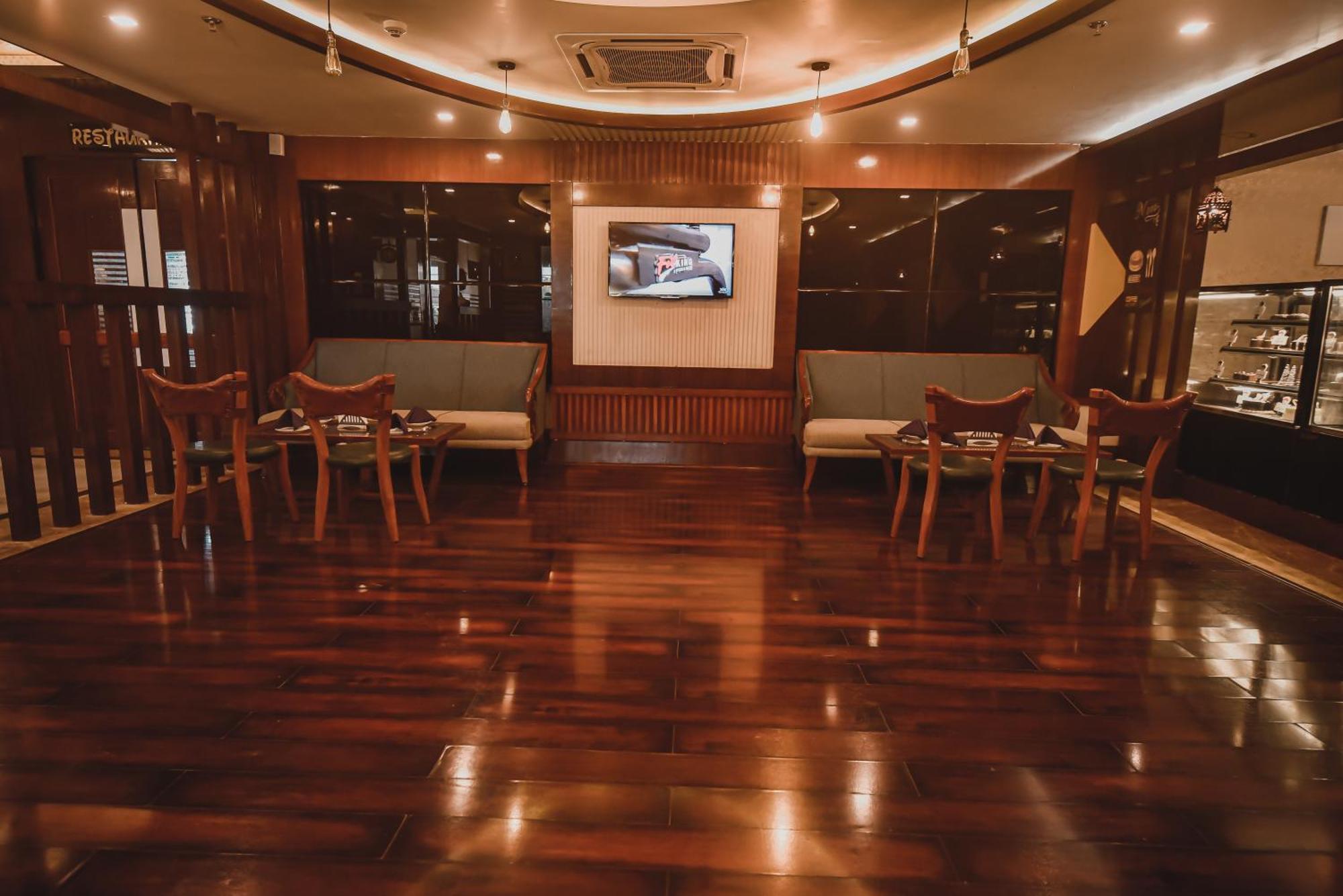 Konark Grand Hotel Mirzapur Ngoại thất bức ảnh