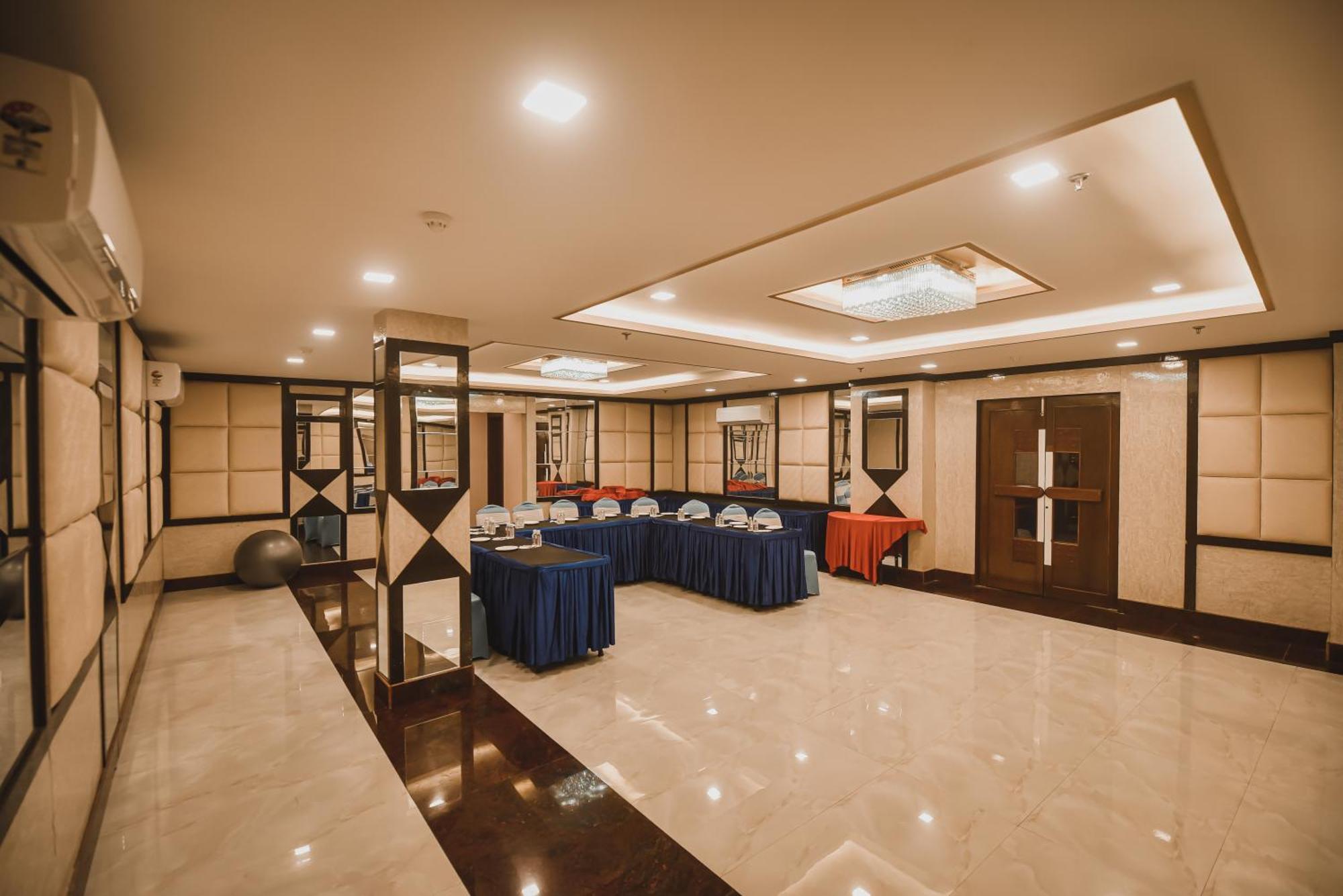 Konark Grand Hotel Mirzapur Ngoại thất bức ảnh
