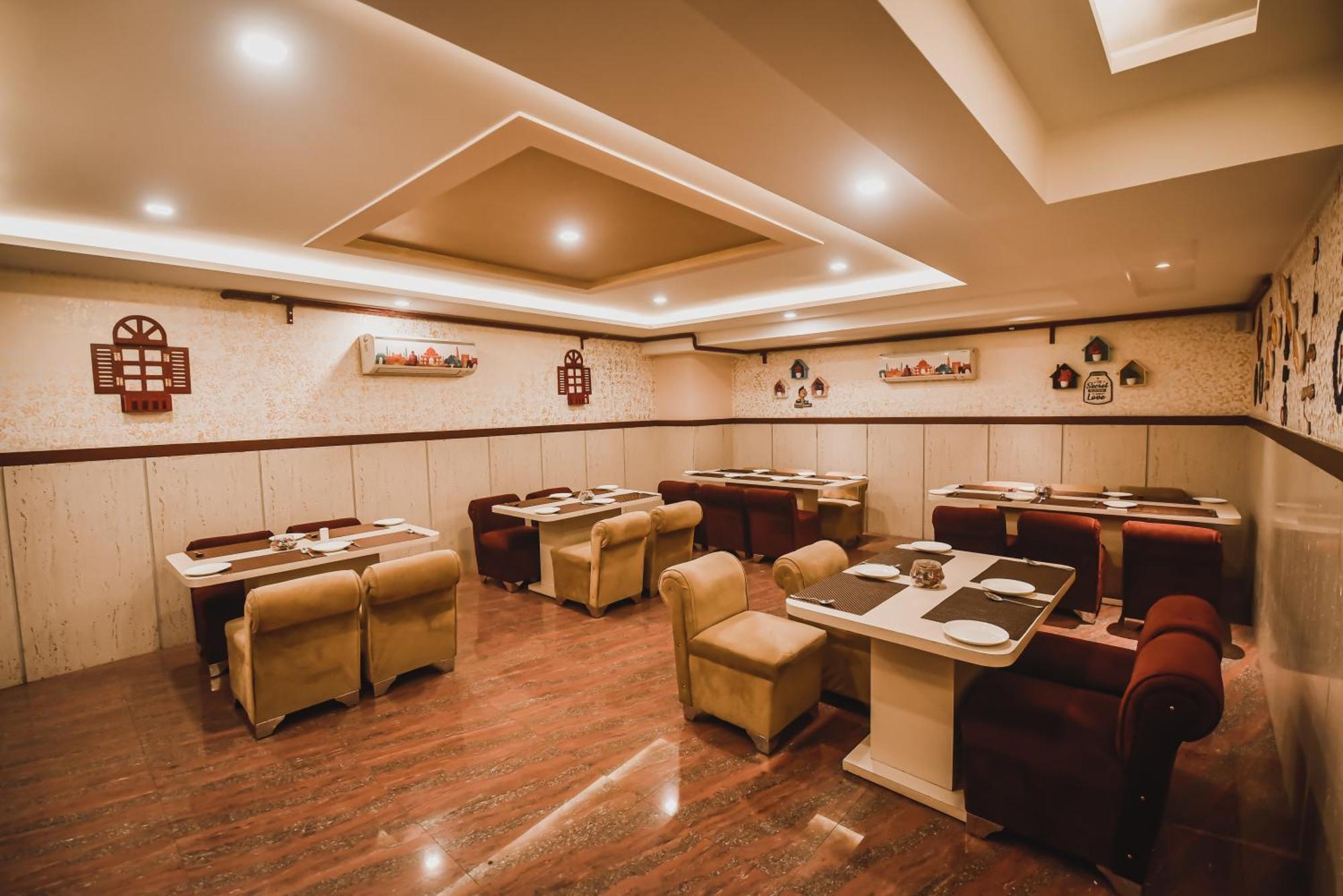 Konark Grand Hotel Mirzapur Ngoại thất bức ảnh