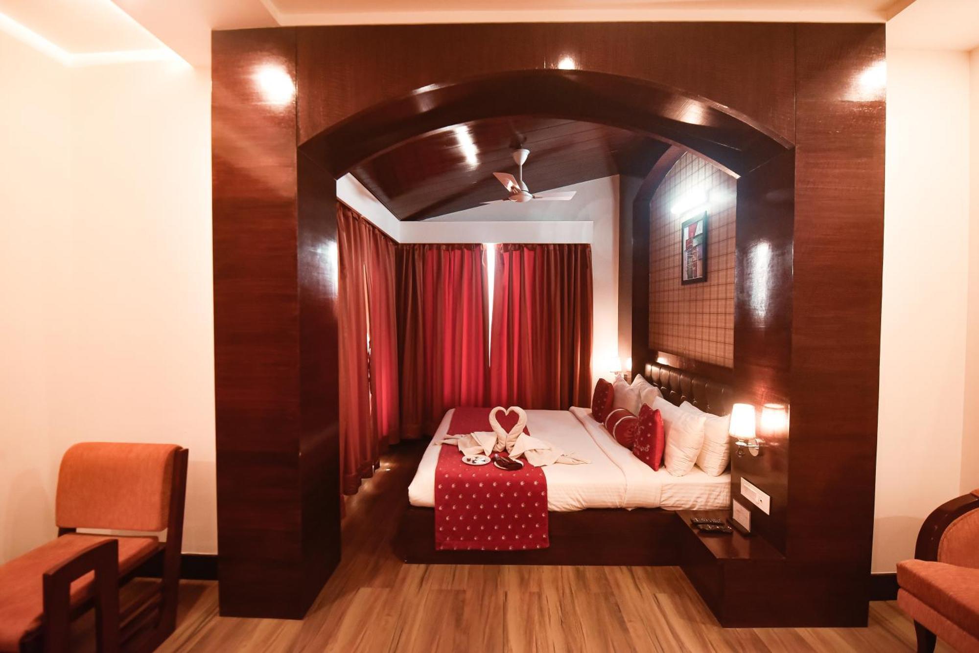 Konark Grand Hotel Mirzapur Ngoại thất bức ảnh