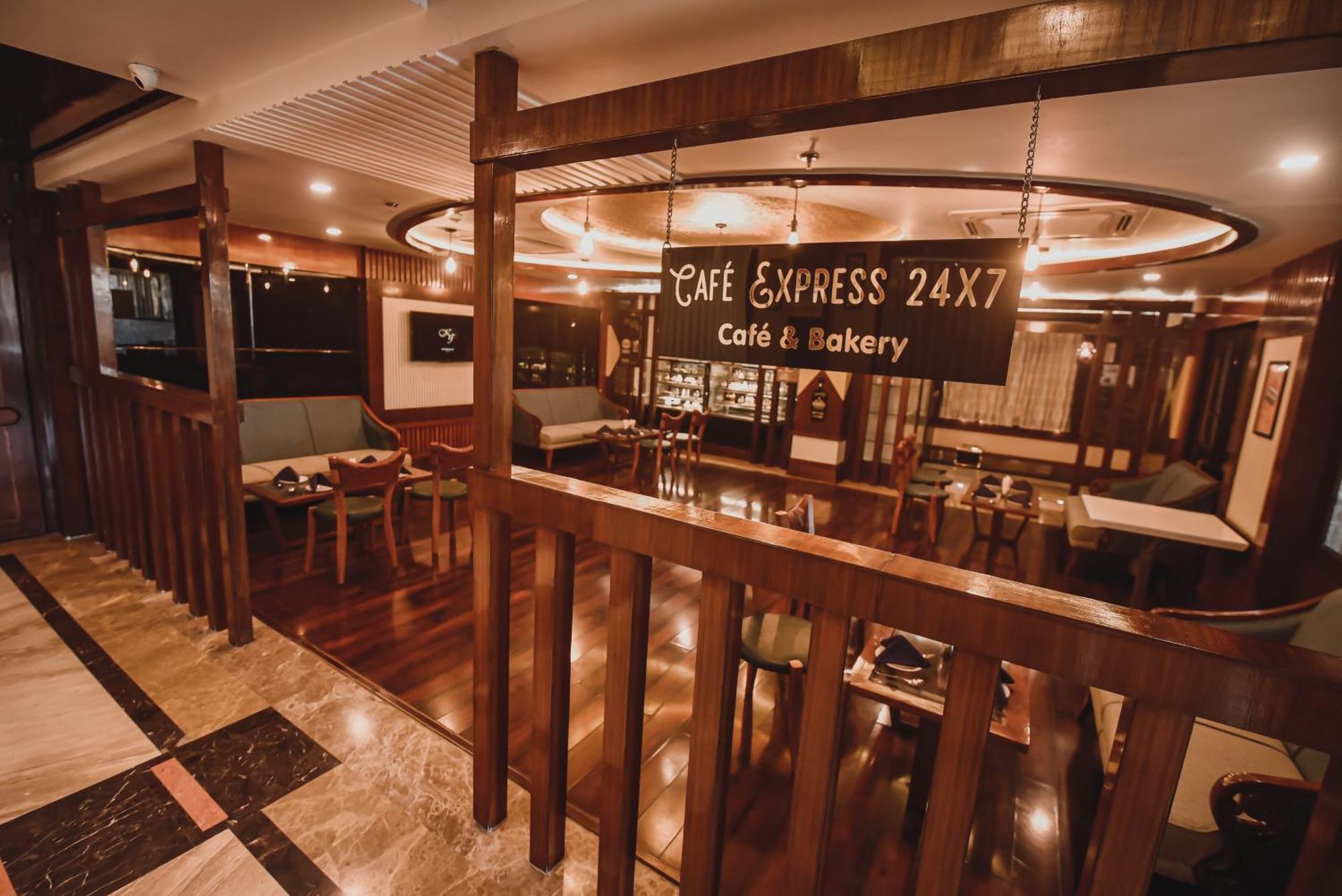 Konark Grand Hotel Mirzapur Ngoại thất bức ảnh