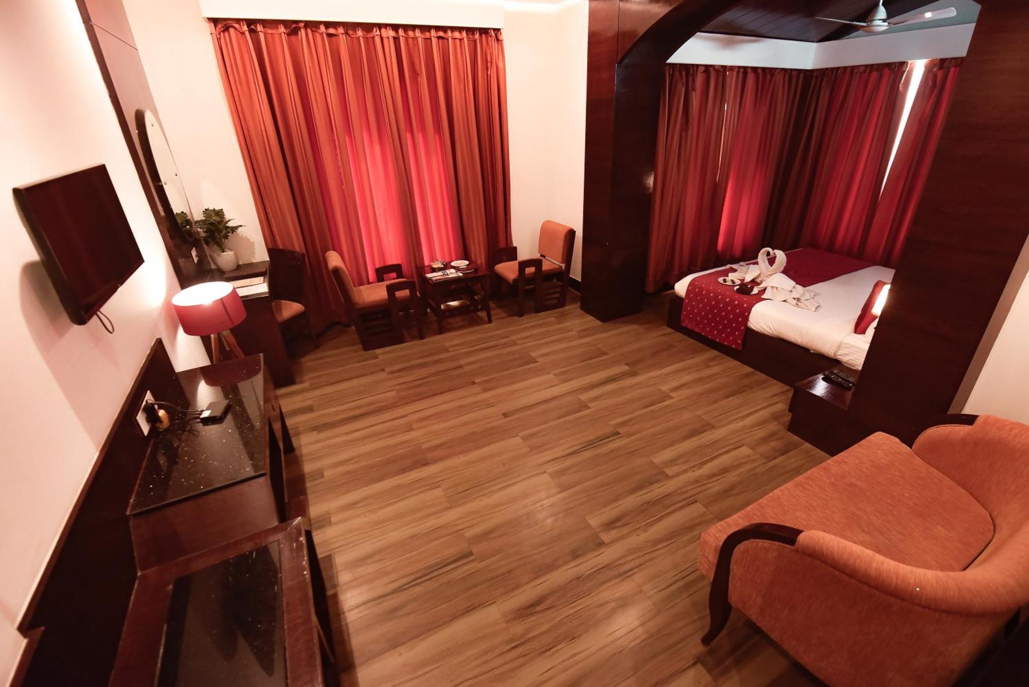 Konark Grand Hotel Mirzapur Ngoại thất bức ảnh