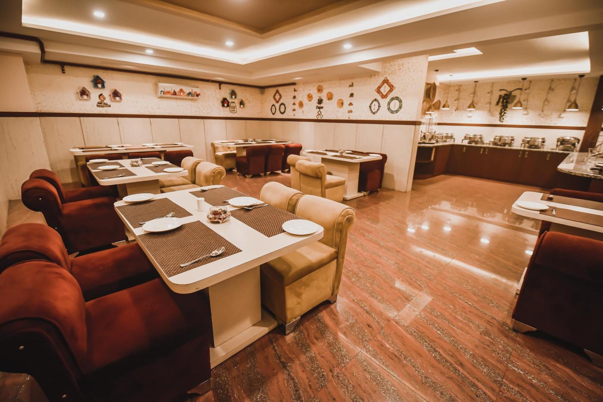 Konark Grand Hotel Mirzapur Ngoại thất bức ảnh