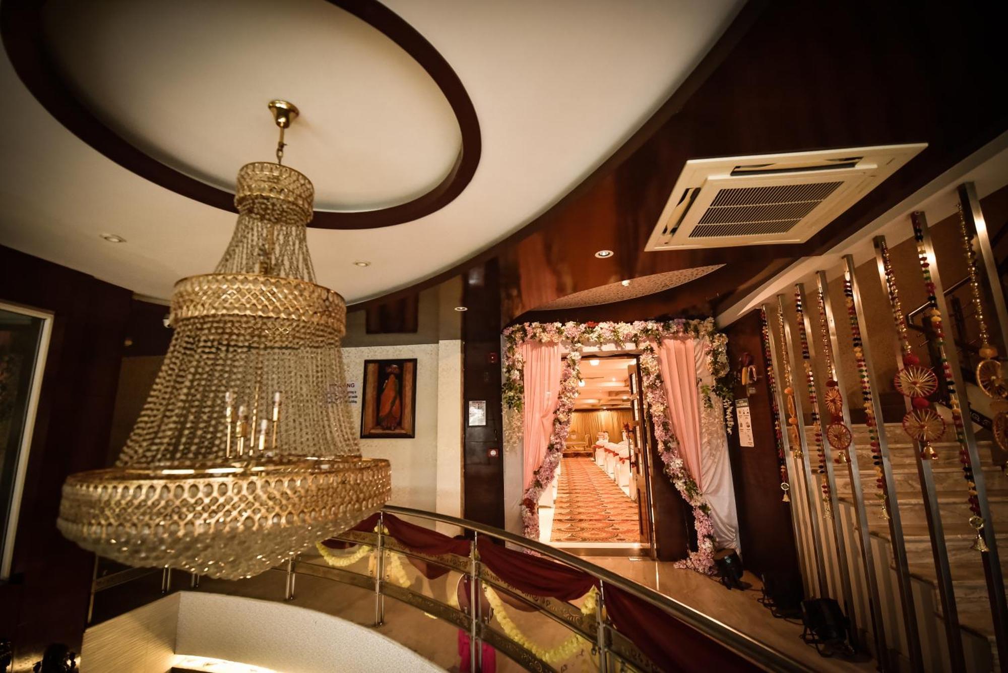 Konark Grand Hotel Mirzapur Ngoại thất bức ảnh