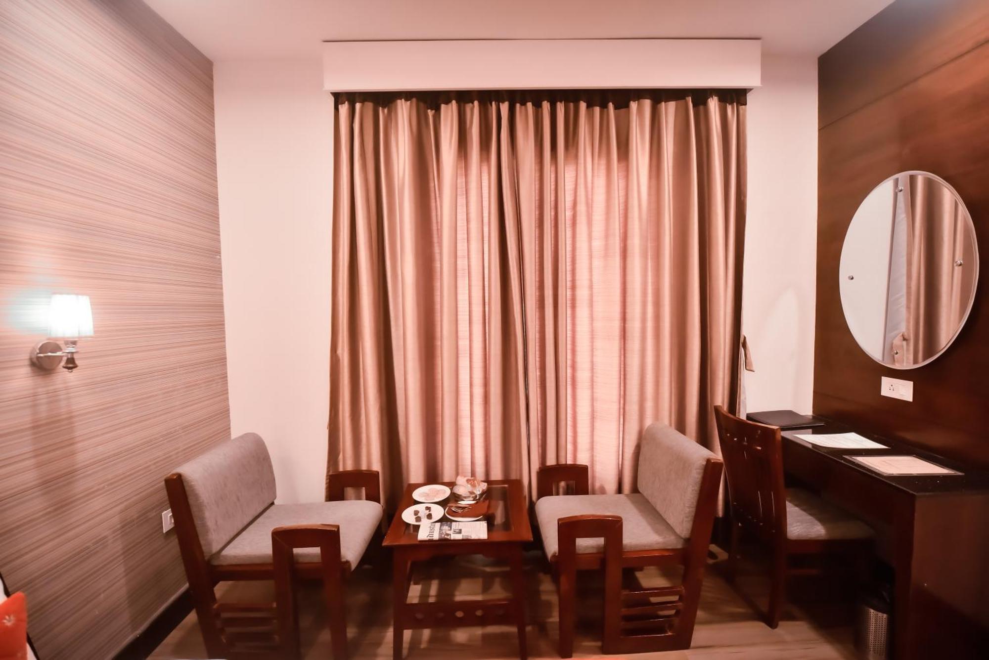 Konark Grand Hotel Mirzapur Ngoại thất bức ảnh