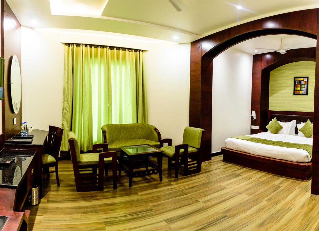 Konark Grand Hotel Mirzapur Ngoại thất bức ảnh