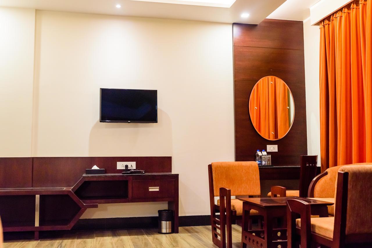 Konark Grand Hotel Mirzapur Ngoại thất bức ảnh