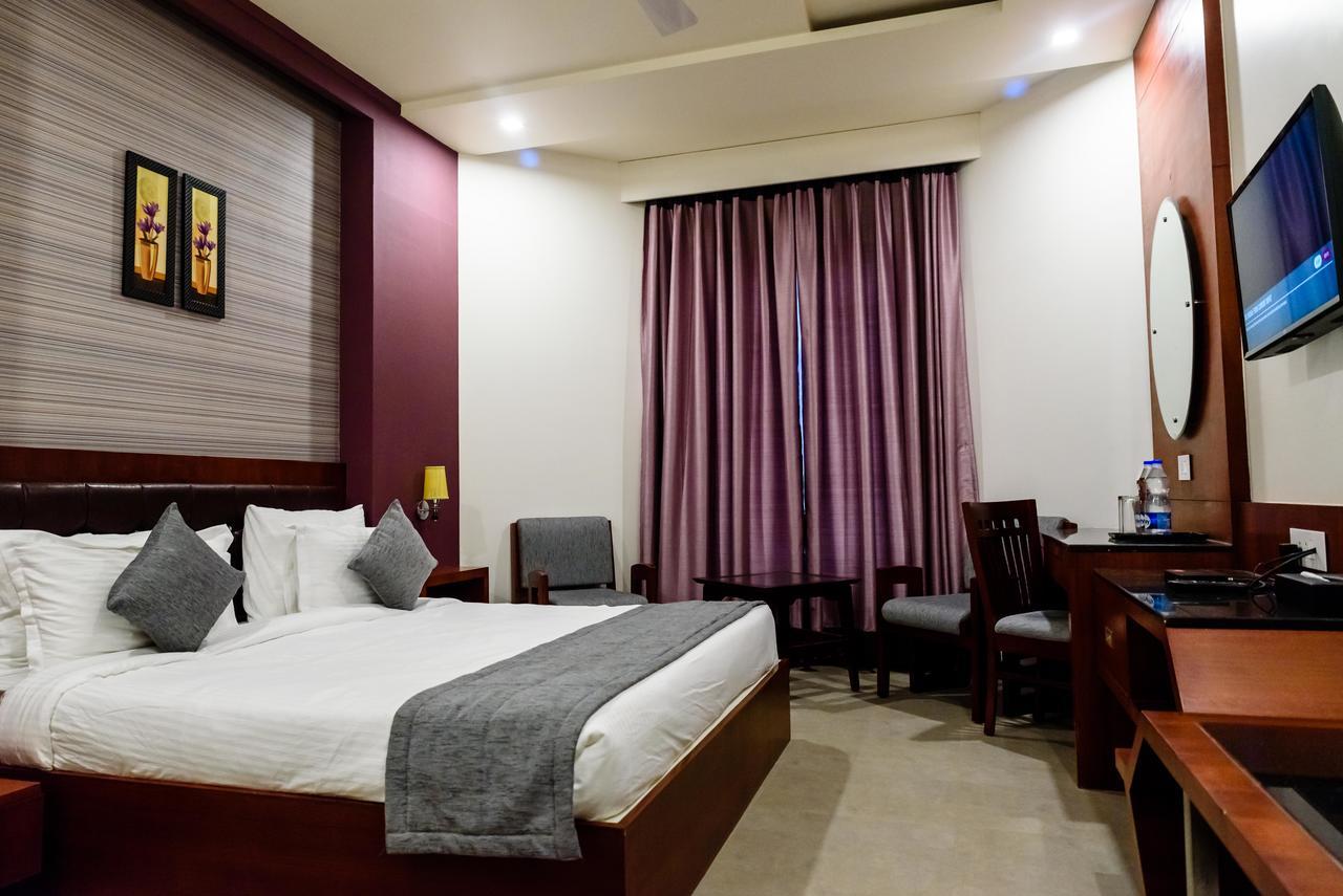 Konark Grand Hotel Mirzapur Ngoại thất bức ảnh